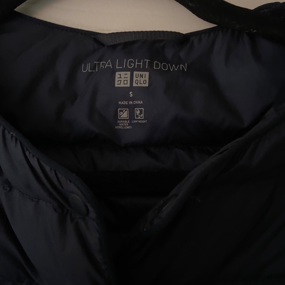 Uniqlo Pufftech Compact Vest navy Women’s Size S PACKABLE Snap Closure down fill - Picture 2 of 4